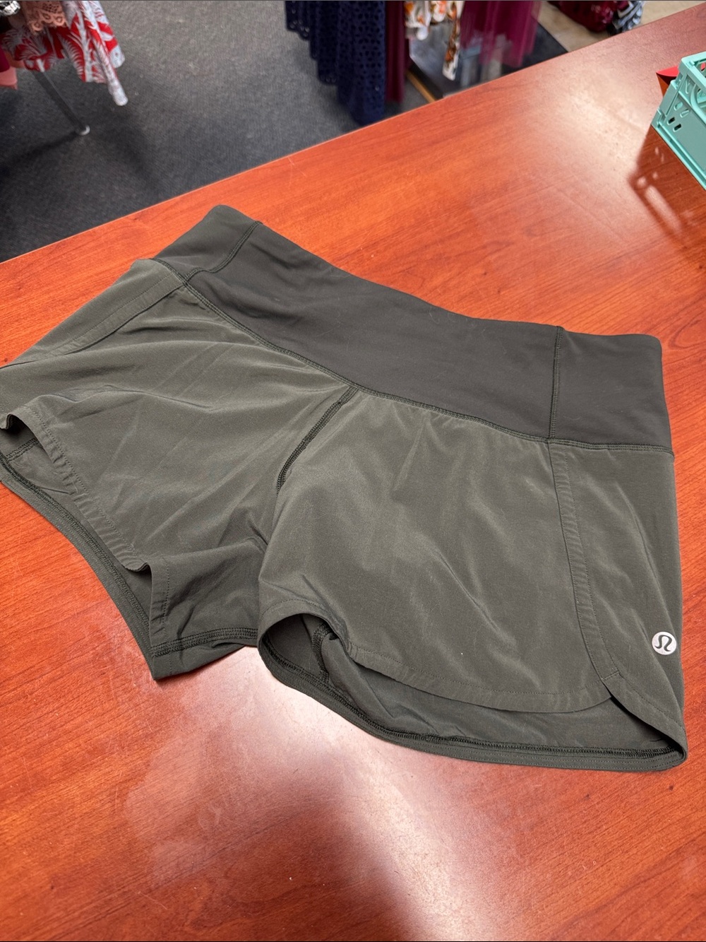 Lululemon speed up shorts size 4 // 060605 - Picture 1 of 2